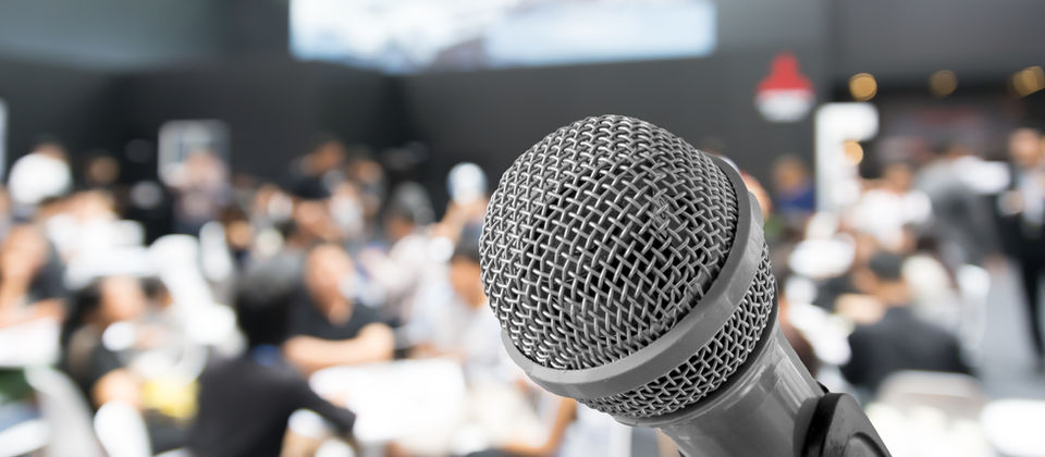 10 Essential Steps to Book Your First Keynote Speaking Engagement